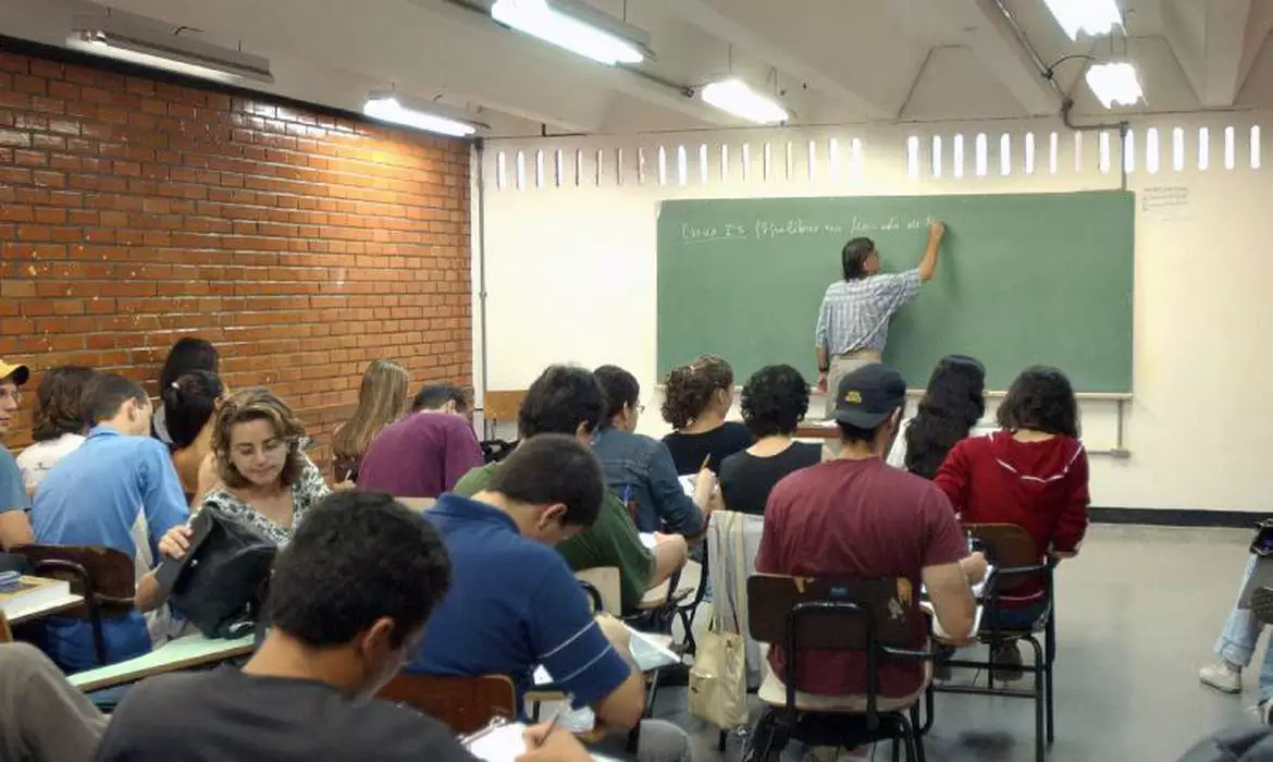 pedemeias-YbNv7XaNenC7Pov4 Governo gaúcho realiza licitações para a compra de uniformes para estudantes da rede estadual