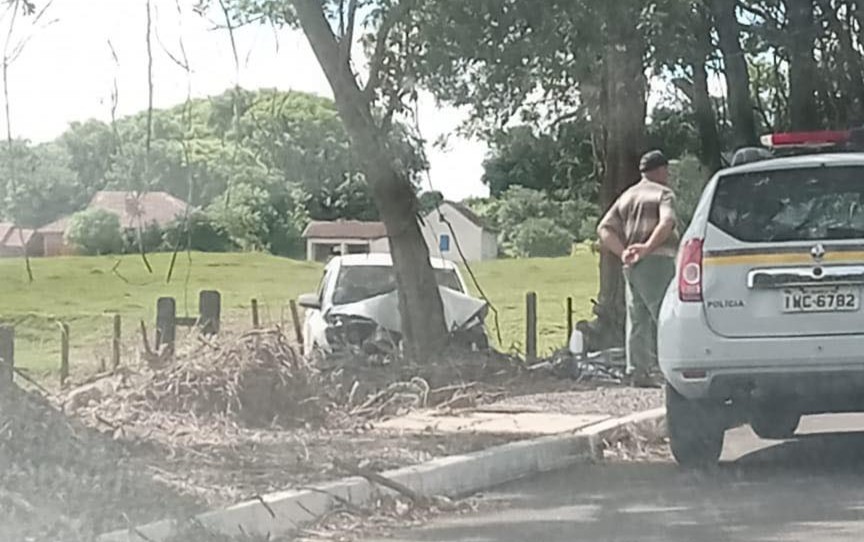471782195_1243734554428724_2242121468021599278_n Santa Cruz do Sul | Carro colide em árvore na estrada Bruno Pritsch