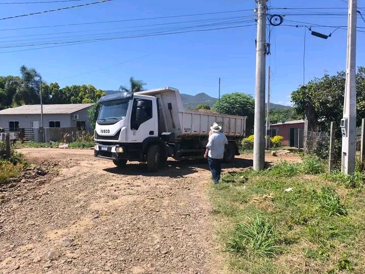 472521087_122202398750205657_8899205269410184478_n Secretaria de Obras de Paraíso do Sul intensifica melhorias nas estradas e na cidade