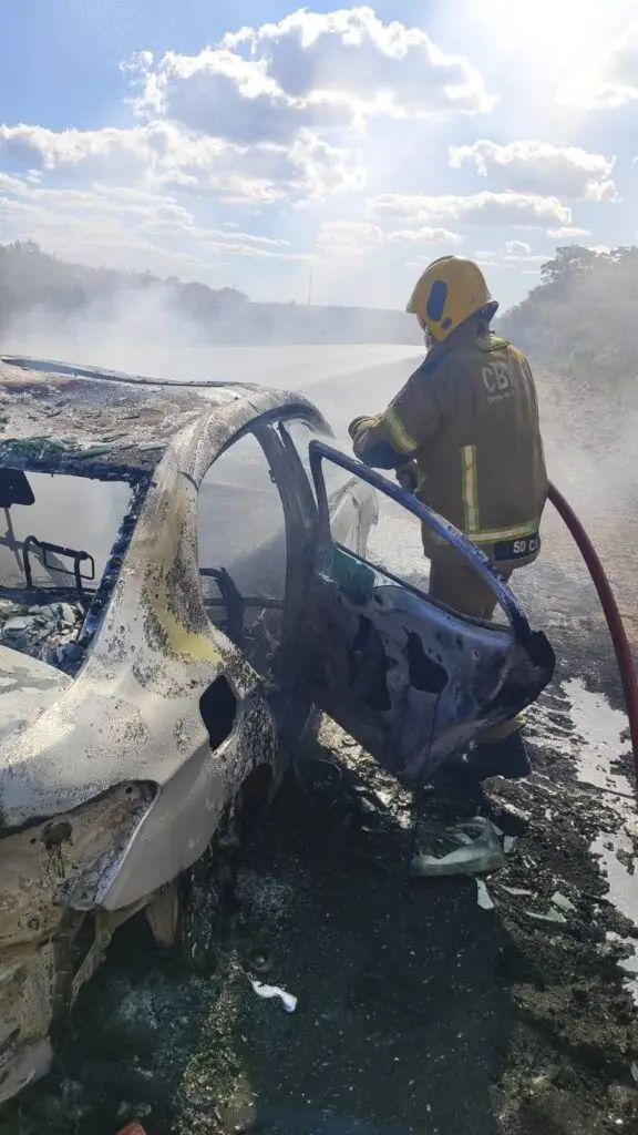 476161704_1145605817574176_6947915577847245769_n-576x1024 Corpo de Bombeiros de São Sepé controla incêndio em veículo na BR-290