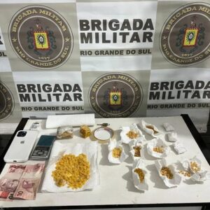 fb_img_17520025813786976008658321265372-300x300 Casal é preso com mais de 850 pedras de crack durante operação da Brigada Militar em Rio Pardo.
