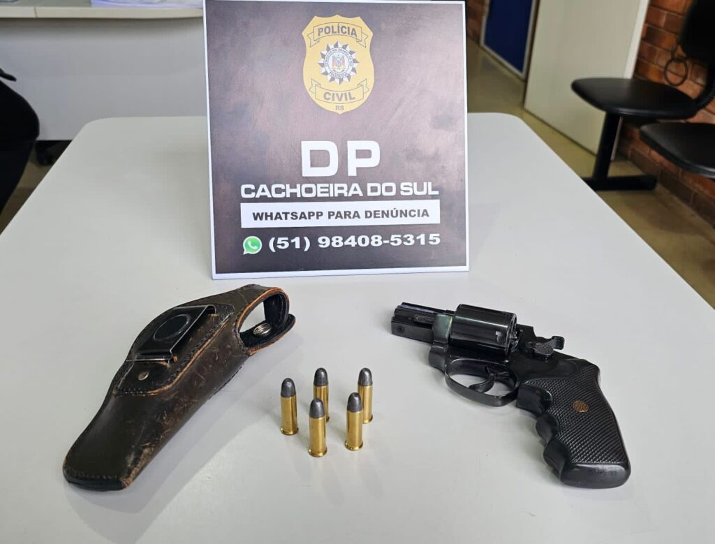 img-20250704-wa00672018006335974896430-1024x779 Homem é flagrado com revólver municiado durante ação da Polícia Civil em Cachoeira do Sul.