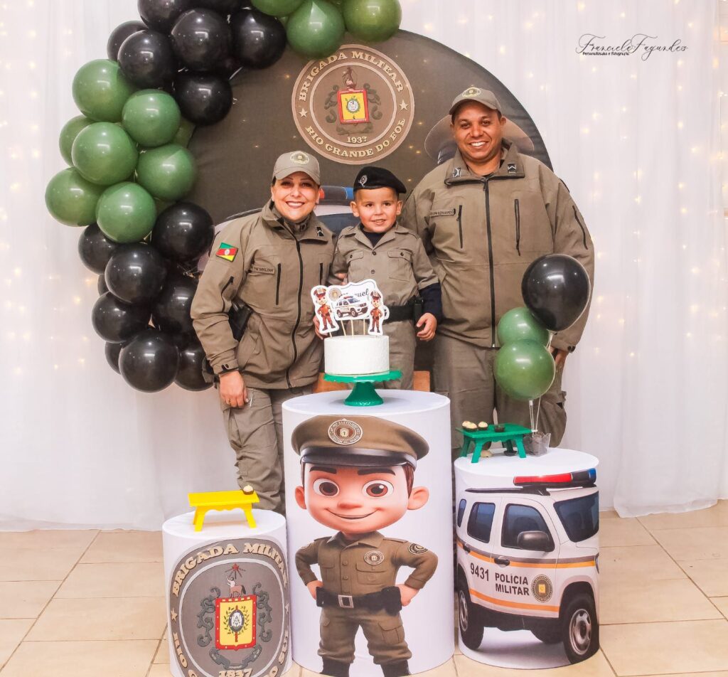 img-20250715-wa02775433104663344486420-1024x952 Brigada Militar realiza surpresa em festa de aniversário de menino em Cachoeira do Sul.